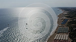 Tourists are parachuting over the abyss of the sea