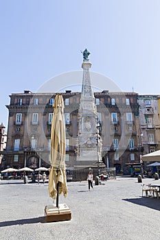 Turisti un la piazza cittadina 