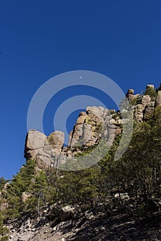 Tourists at Speaker`s box at the Chiricahua National Monument