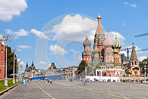 Tourists on Vasilevsky Descent in Moscow