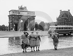 Tourists viewing the Arc de Triomphe du Carrousel at the Tuileries Gardens, July 15, 1953 photo