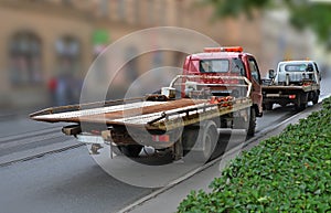 Tow truck with empty platform