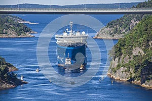 The towage of mv north sea giant has started photo