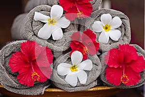 Towels with exotic flowers
