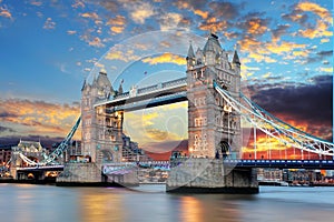 Věž most v londýn velká británie 