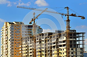 Tower cranes on building