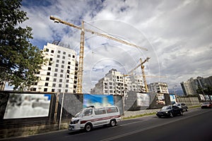 Tower cranes building building