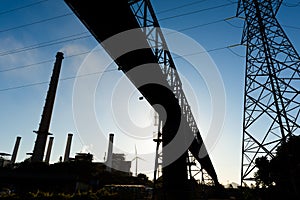 Tower and high voltage wind and thermoelectric plant