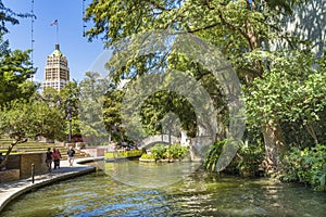 Tower Life Building Bridge Toursits River Walk San Antonio Texas