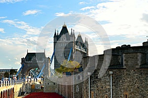 Tower of London with sea of Red Poppies to remember the fallen soldiers of WWI - 30th August 2014 - London, UK