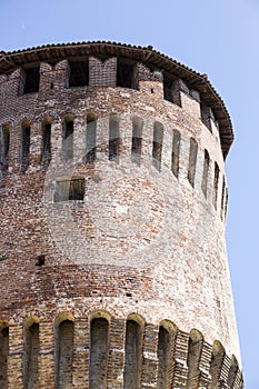 La Torre de italiano castillo sobre el cielo azul 
