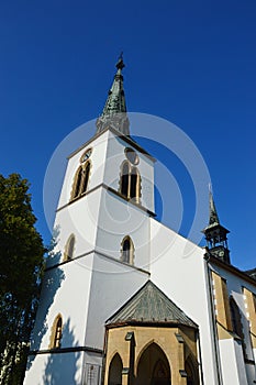 Veža neogotického katolíckeho kostola sv. Kataríny v Dolnom Kubíne, severné Slovensko