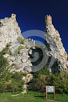 Věže hradu Děvín