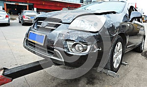 Towing a damaged car photo
