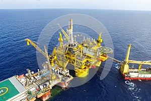 Towing of the oil platform. Drilling platform in the port