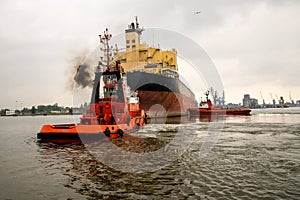 Towing the vessel tanker