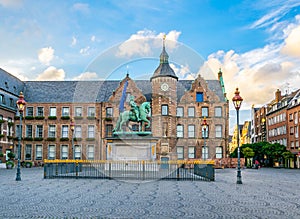 Town hall in Dusseldorf and statue of an Wellem, Germany