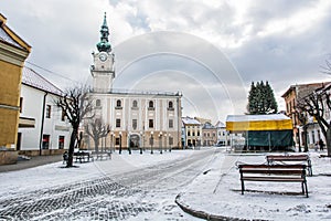 Radnica na hlavnom námestí, Kežmarok, Slovensko, zimná scéna