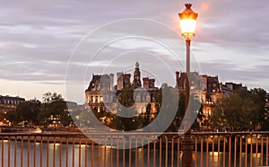 The town hall of Paris at night , France.