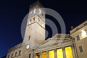 Town square of Assisi with the tower and the temple of Minerva. The city of San Francesco with the lights