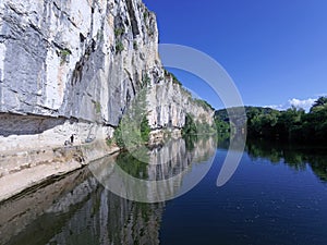 Towpath from Bouzies to Saint Cirq Lapopie