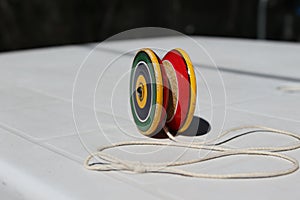 A toy called `Yo-yo` is on a table