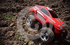 Toy off-road car