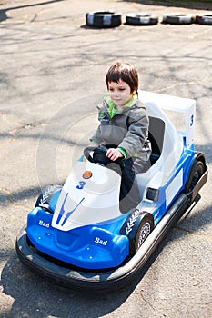 Toy racing car