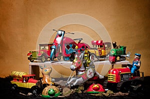 Toy Tin Robot Gathering 04
