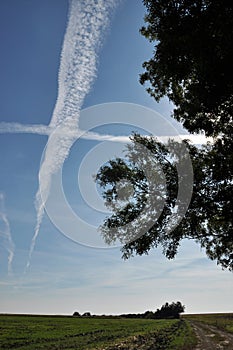 Traces of planes in the sky