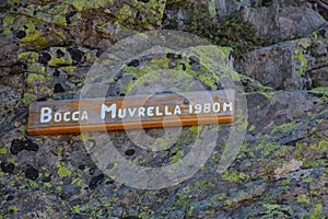 Track sign of Bocca Muvrella pass.