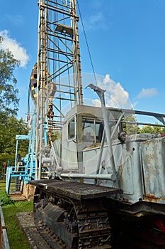 Tracked drilling rig with mounted drilling tower for exploratory drilling
