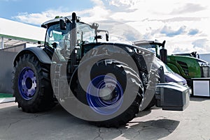 Tractor with big wheels, machine for agricultural work and transportation of goods