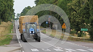 The tractor carries straw, tansport of straw