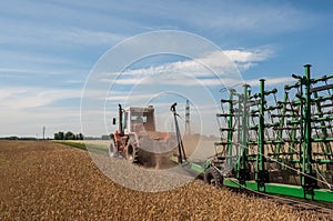 Tractor field road cultivator