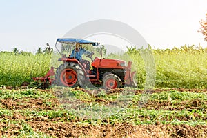 Tractor Incorporation the Green manure