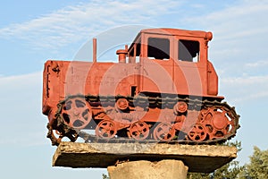 Tractor on a pedestal