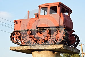 Tractor on a pedestal