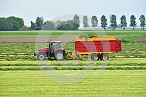 Tractor and silage wagon