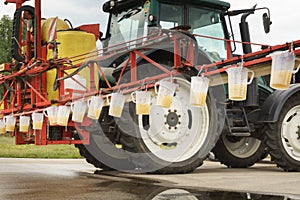 Tractor spray nozzle adjustment