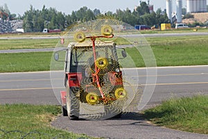 Tractor to mow grass