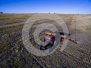 Tractor y maquinaria agricola , sembrando, photo