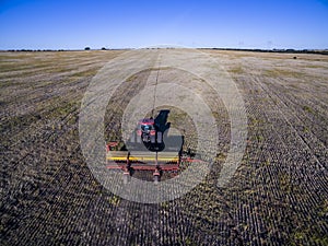 Tractor y maquinaria agricola , sembrando, photo