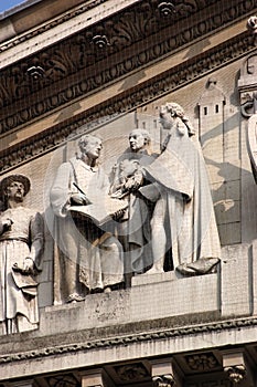 Trader sculpture on the Royal Exchange photo