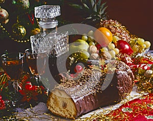 Tradirional Christmas Foods. Yule Log.