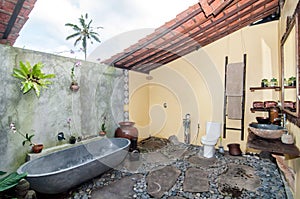 Traditional and antique bathroom Villa design