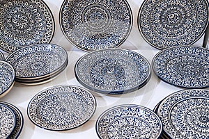 traditional Arabic Uzbek ceramic plate with hand-painted Islamic pattern in oriental tableware market