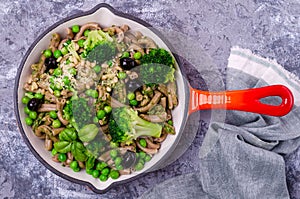 Traditional brown pasta with green vegetables