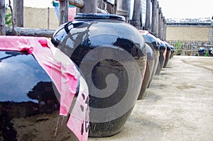 Traditional chinese wine jars,chinese wine culture.Definitions of ?:chinese wine photo