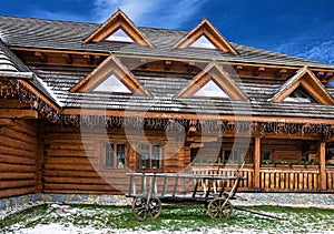 Tradičný drevený vidiecky dom na Slovensku